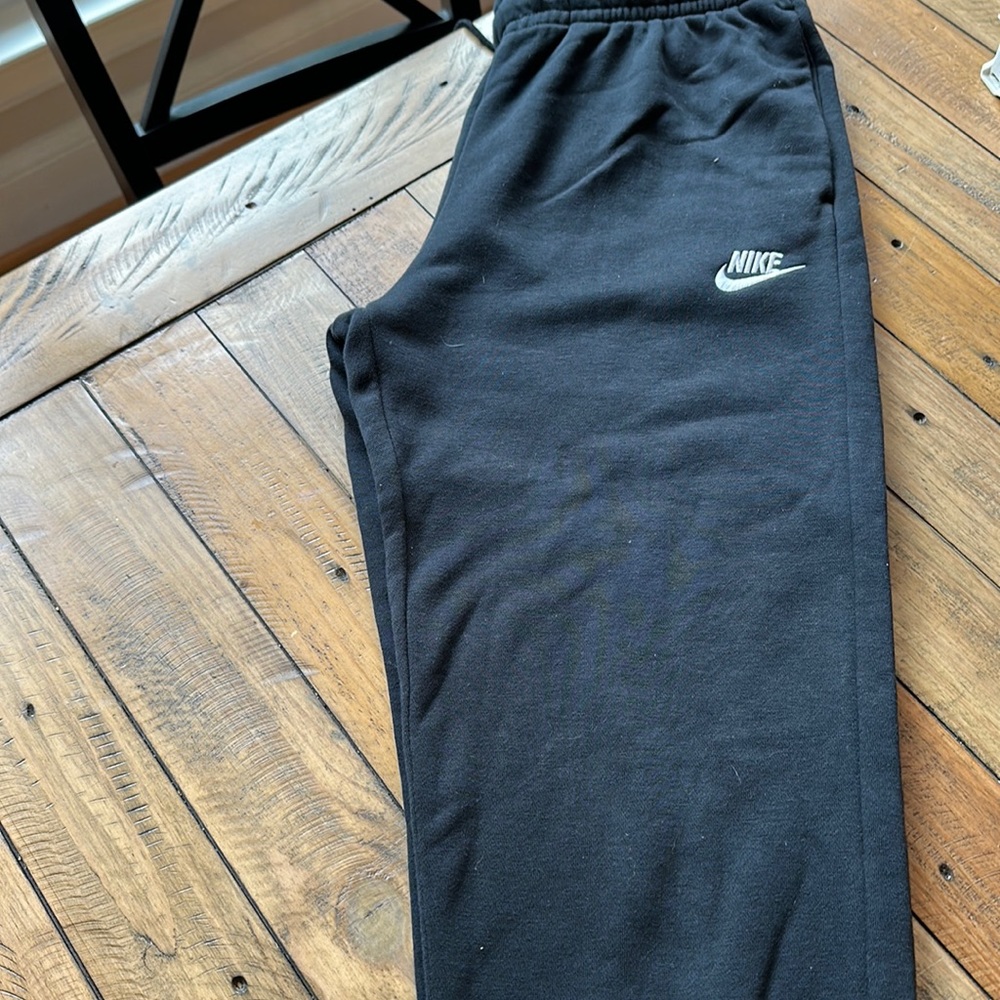 NIKE black sweatpants LIKE NEW size small